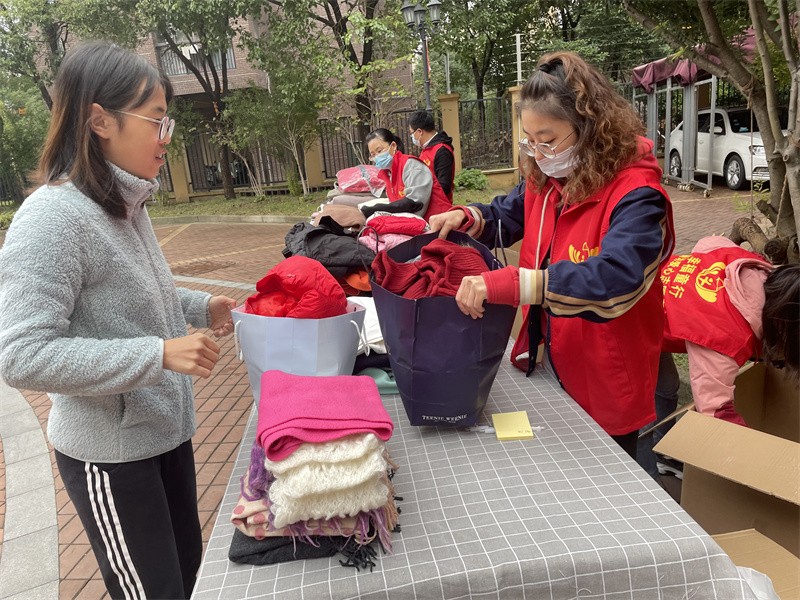 情牵大凉山，温暖“益”童行 ——香堤澜湾幼儿园党支部开展“幸福益童行”爱心捐赠活动