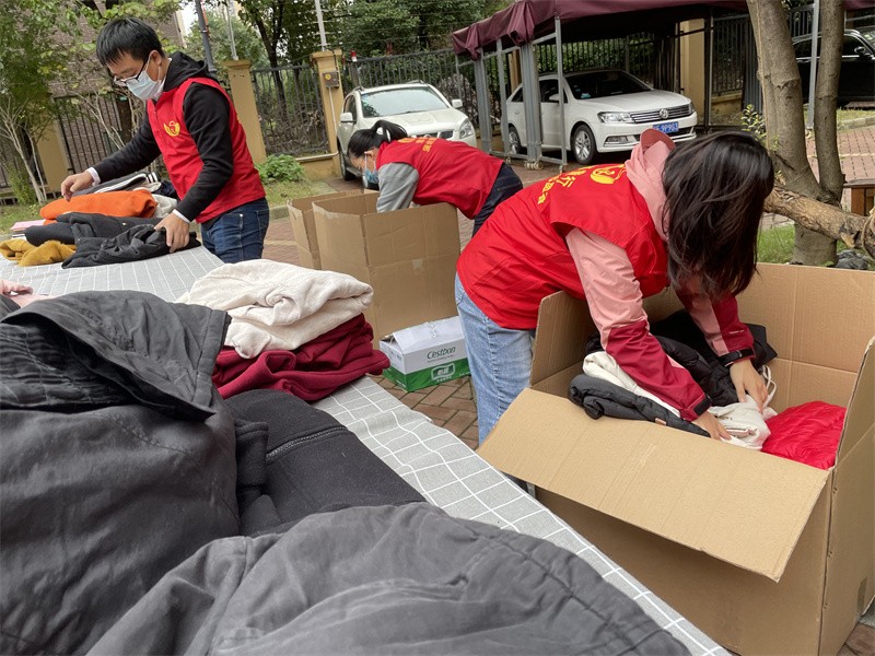 情牵大凉山，温暖“益”童行 ——香堤澜湾幼儿园党支部开展“幸福益童行”爱心捐赠活动